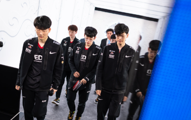 却演变成了 却演变成了