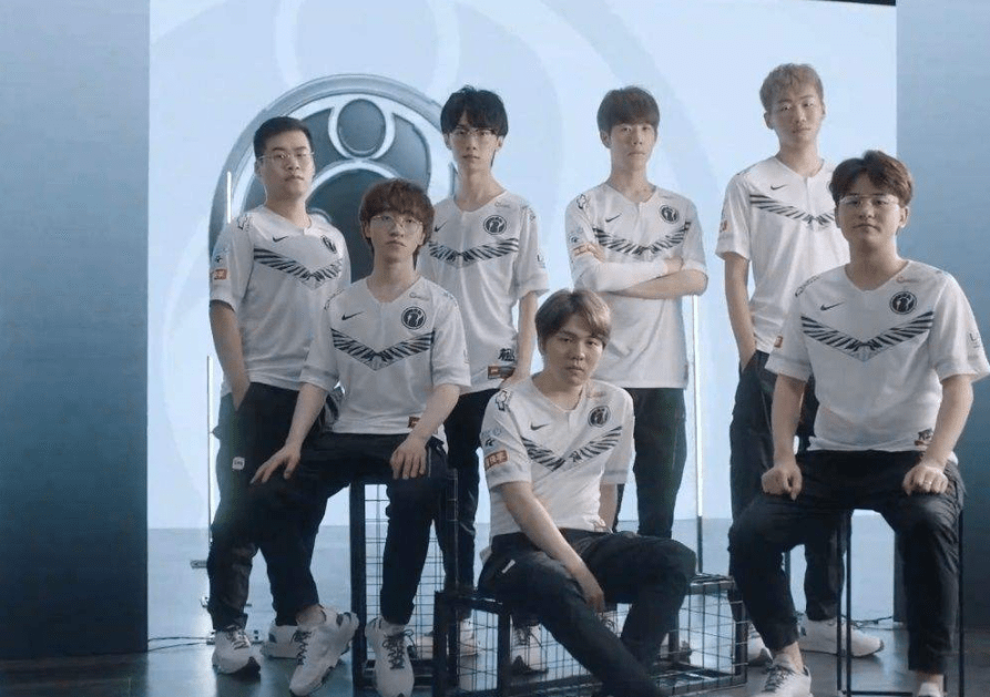 位出色的年 位出色的年